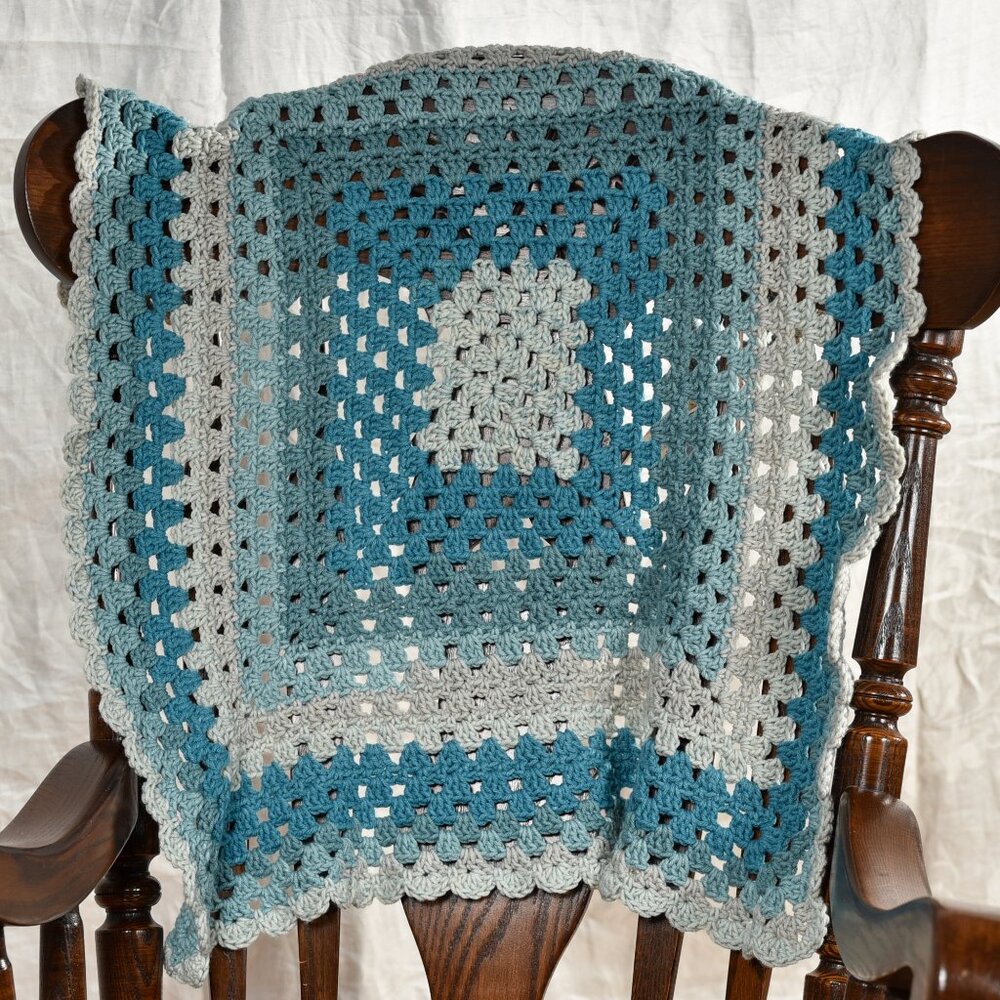 New hand crochet baby throw blanket soft beautiful colors granny square 26x29